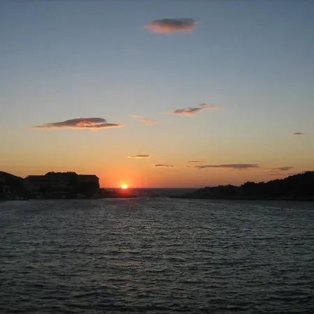 By The Sea Zaklopatica, - 8346 *