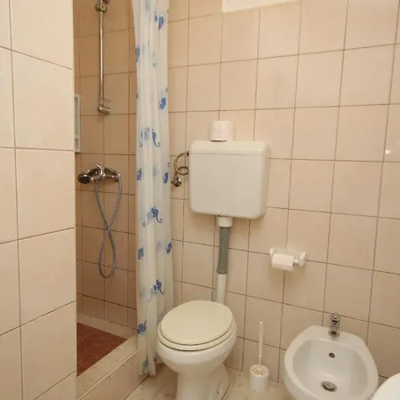 By The Sea Zaklopatica, - 8346 *