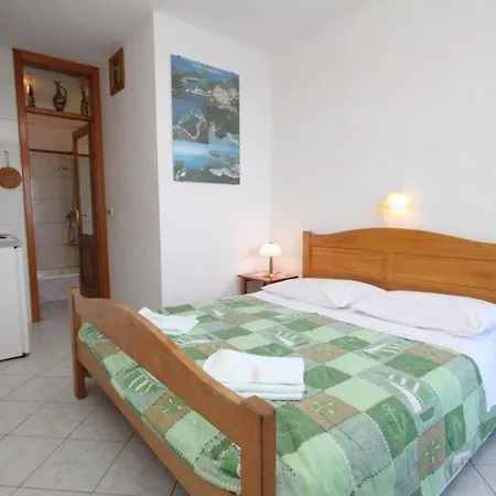 By The Sea Zaklopatica, - 8346 *